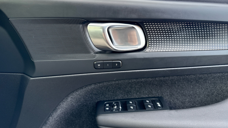 Volvo XC40 2.0 B3P Plus Dark 5dr Auto Petrol Estate